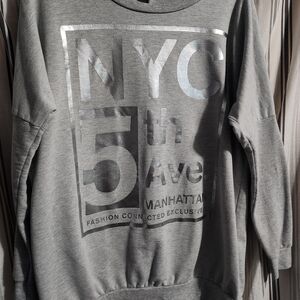 Vero Moda Gray Graphic Crewneck Sweater, Size SML